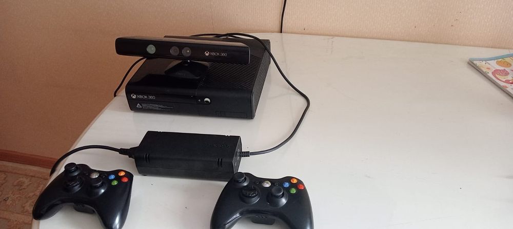 Продам игровую консоль Xbox