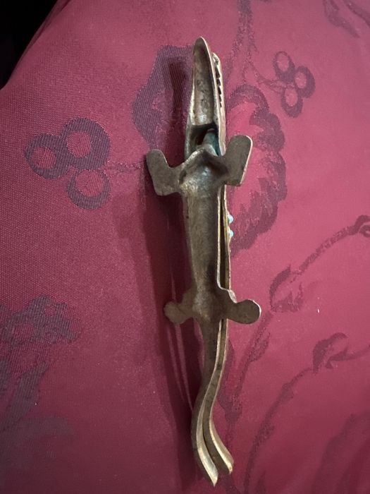 Spărgător de nuci din bronz – formă de crocodil, stil Walter Bosse
