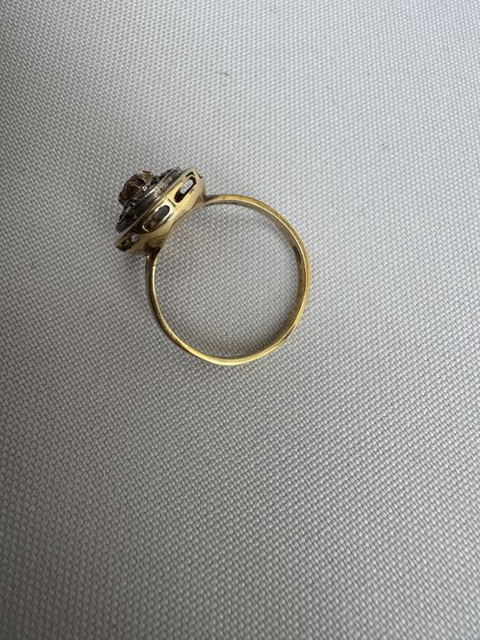 Inel aur, rubin si diamante montate in argint