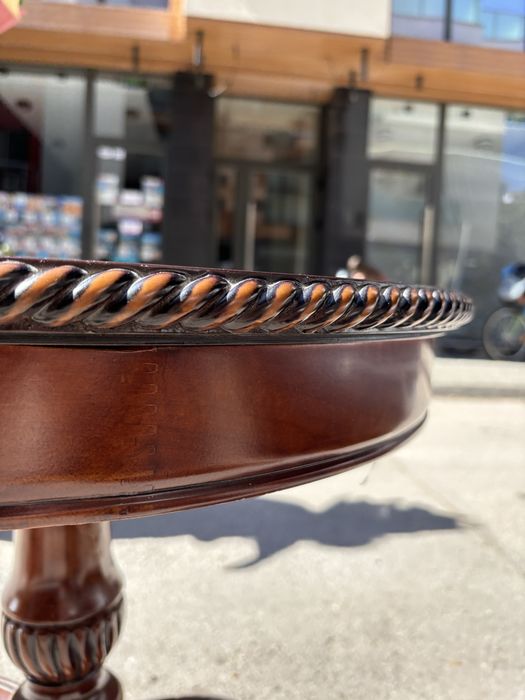 Антична дървена масичка за кафе