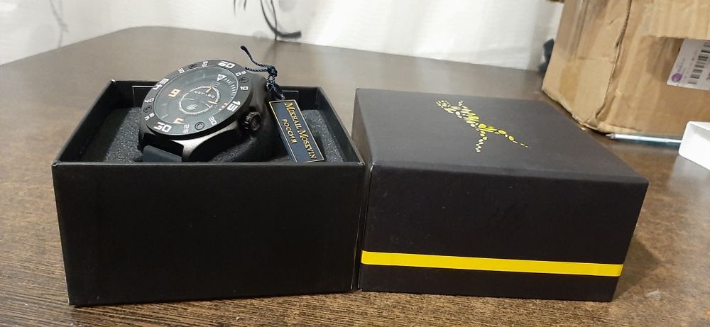 Продам стильные мужские часы.