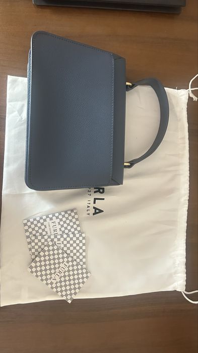 Кожанная сумка Furla Bella Top Handle