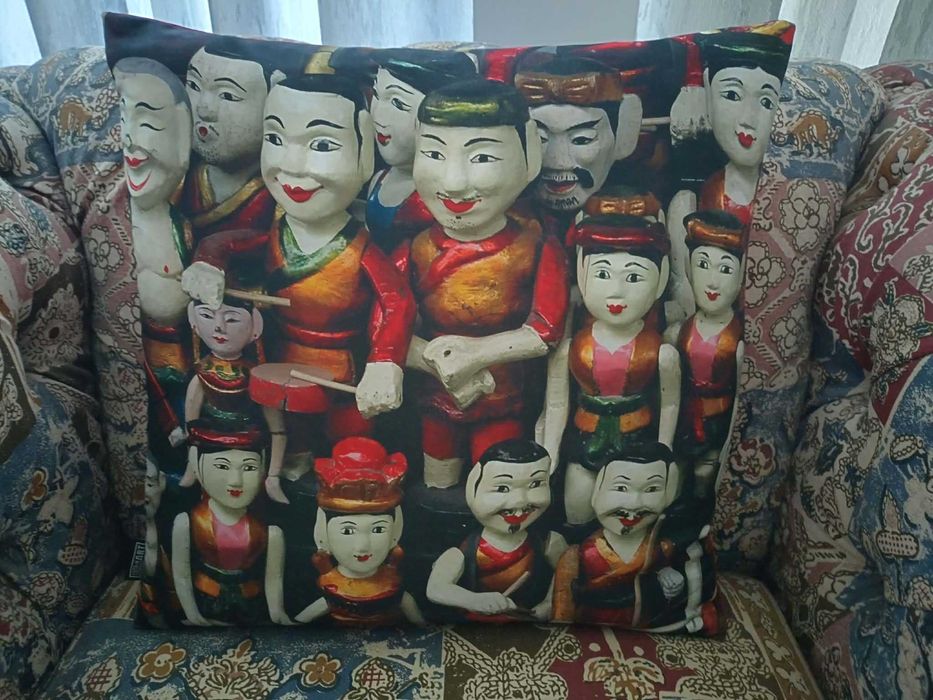 Цветна декоративна взглавница от Виетнам 40 см х 40 см