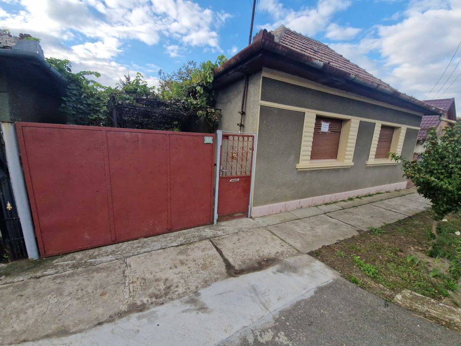 Vand casa la Sacueni