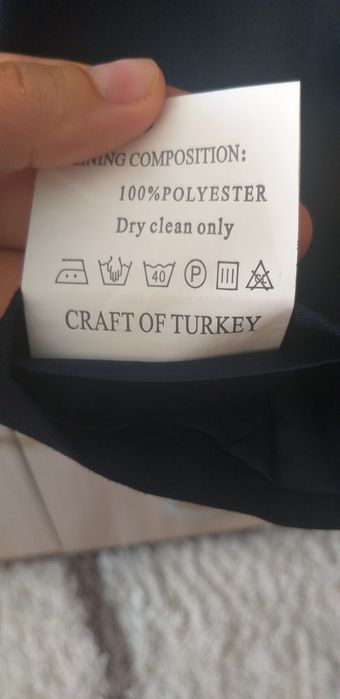 Продам школьный костюм