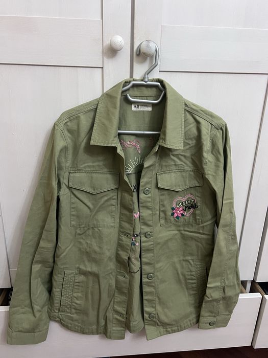 Продам куртки на девочку подростка