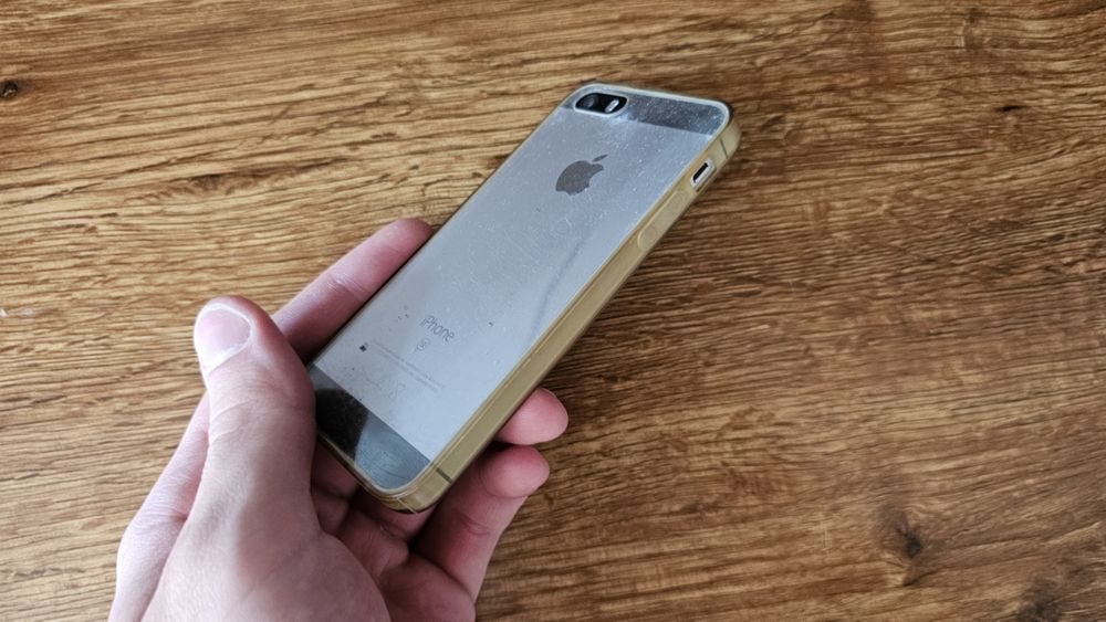 iPhone SE 2016 silver cu husa