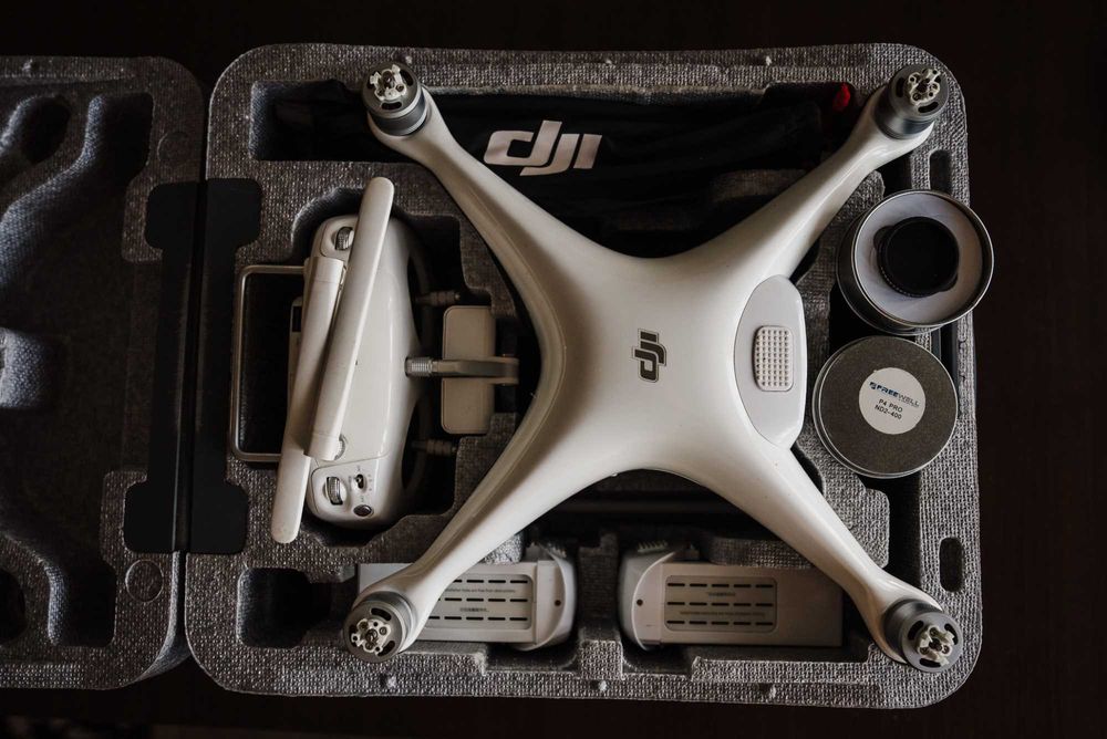 Drona DJI Phantom 4Pro cu 3 baterii