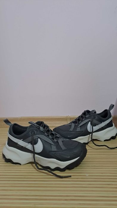 Чисто нови обувки на nike