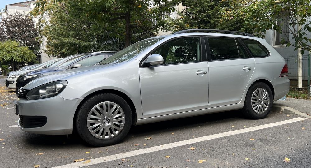 Volkswagen Golf 6 1.6 TDI, Variant, anul 2010