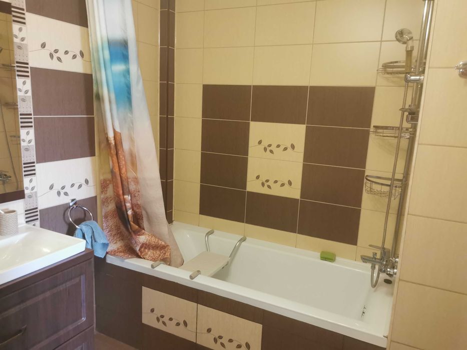 Vând apartament 3 camere 63 mp, Floresti str. Abatorului, zonă f. bună