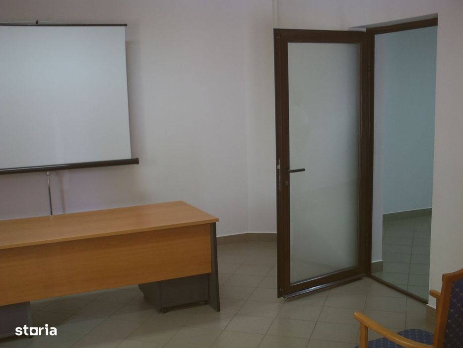 Casă de locuit cu 3 spații comerciale, zonă semicentrală