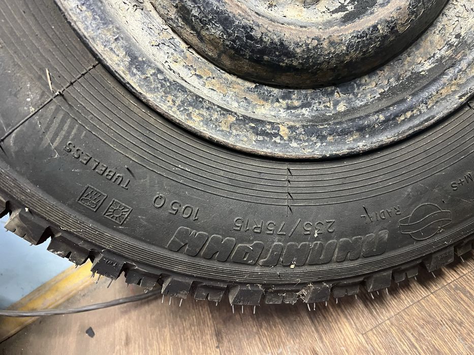 Пакрышка с диском от уазика