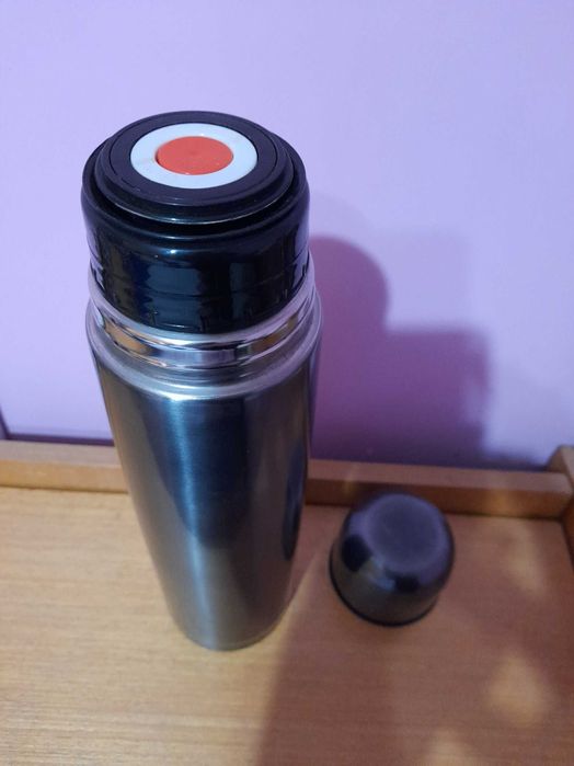 Термос, вместимост 1 л, метален.