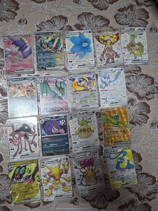 Vând cartonașe pokemon