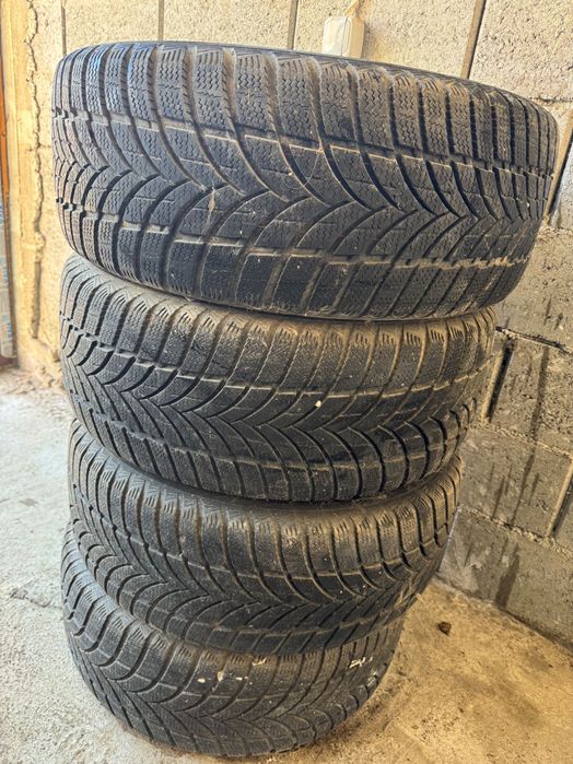 Продавам гуми с джанти гумите са на 1 сезон 235/55/17 зимни