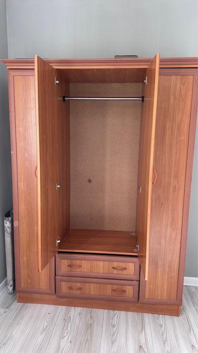 Шкаф распашной