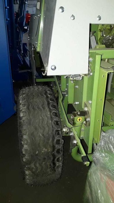 Пресс-подборщик тюковый KE-555