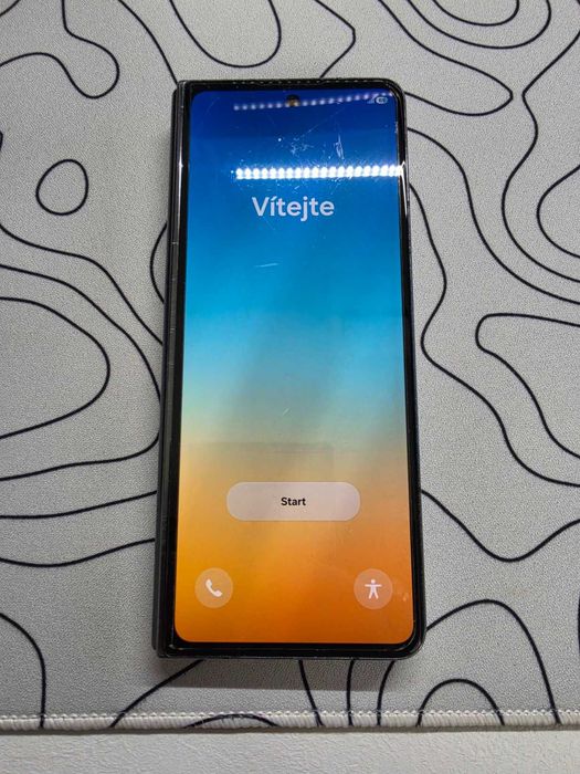 Samsung Galaxy Z Fold 5 (256GB) Black – Добро състояние, с поставени протектори!