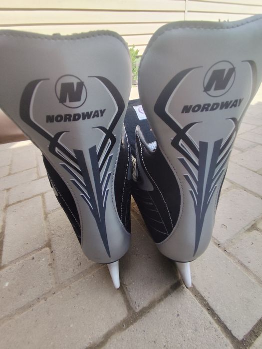 Продам коньки хоккейные