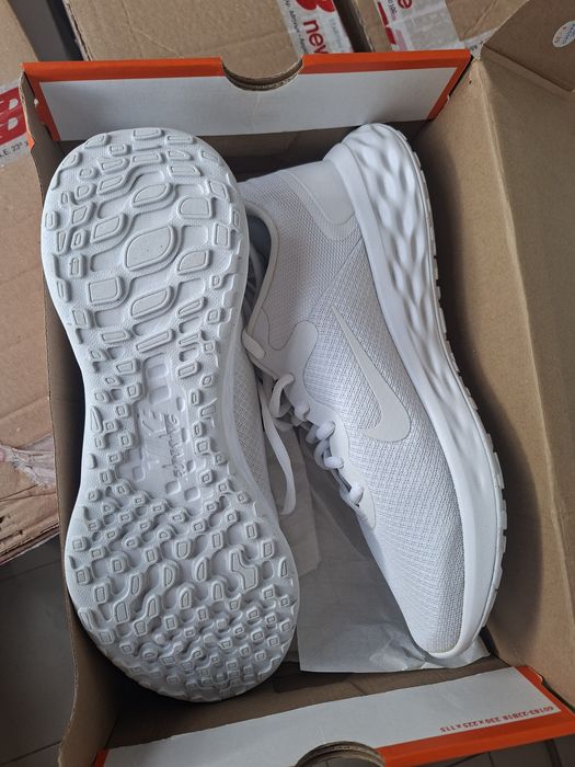 Nike Revolution 7