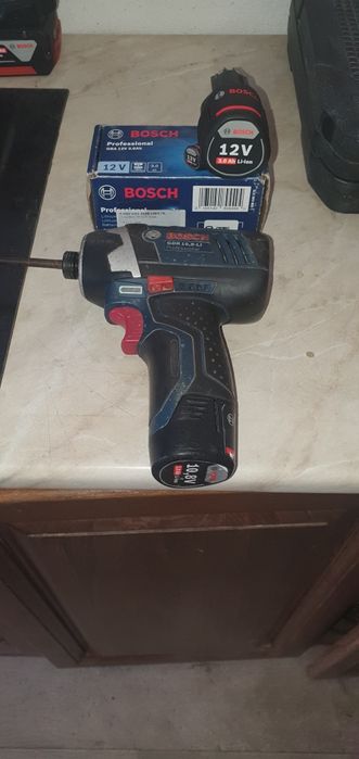 Импакт Bosch с две батерии