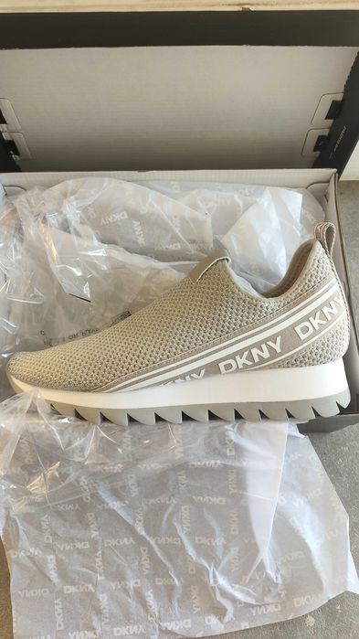DKNY - Нови дамски маратонки/ обувки 40.5 номер. Стелка 26.5 см