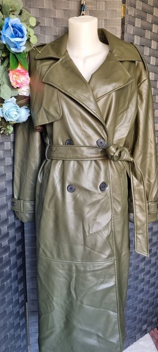 Trench masura M Pull&Bear nou