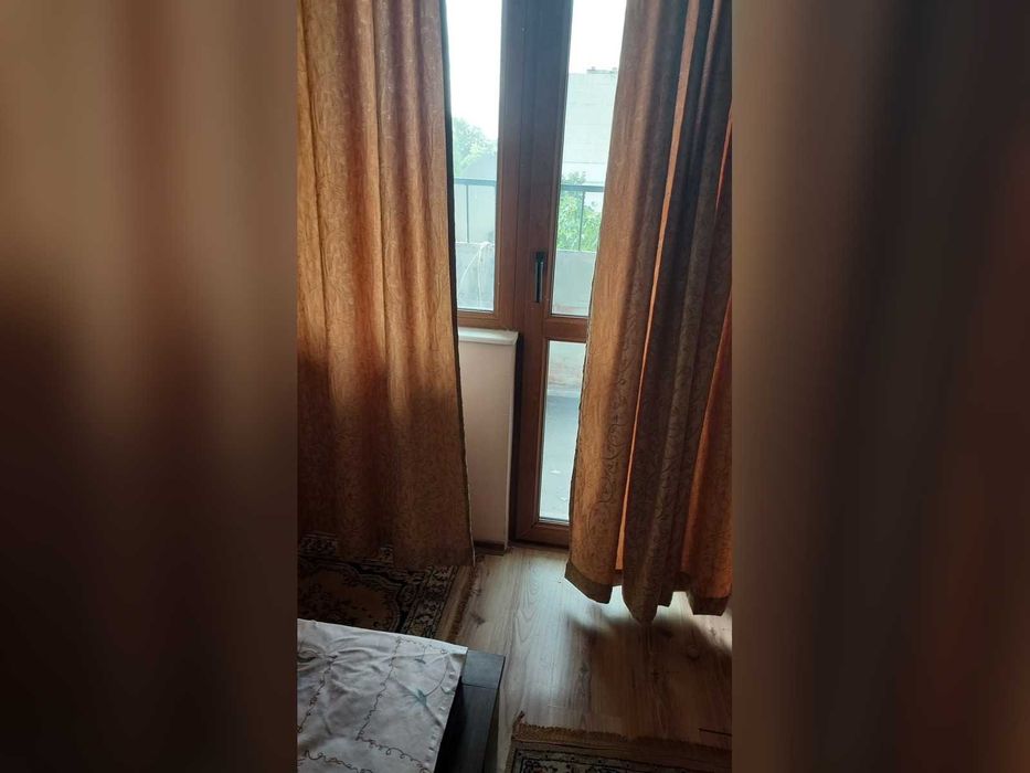 Просторен обзаведен тристаен апартамент, 90 кв.м, в саниращ се блок – ж.к. „Дружба“, Сливен