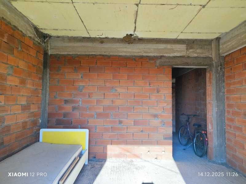 Недовършен апартамент с голям двор в Неа Кердилия, Амфиполи