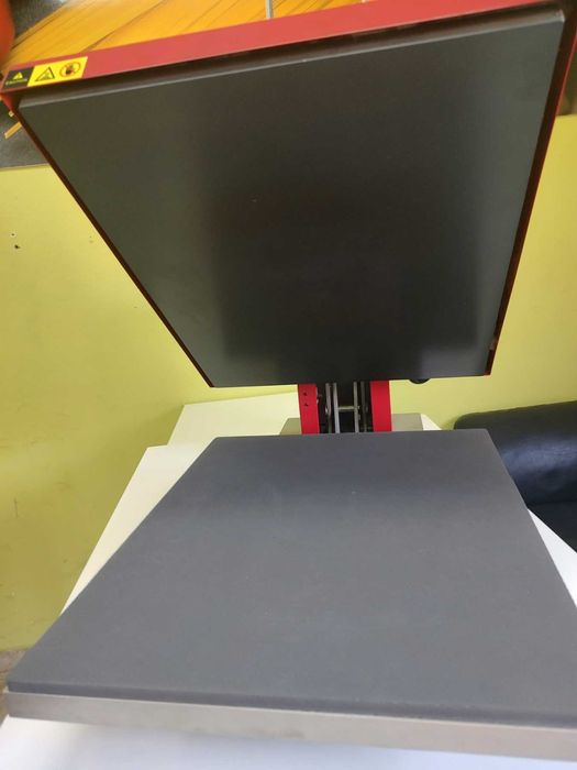 Термотрансферна преса за тениски и dtf