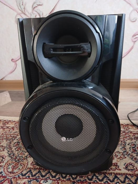 Музыкальный центр LG