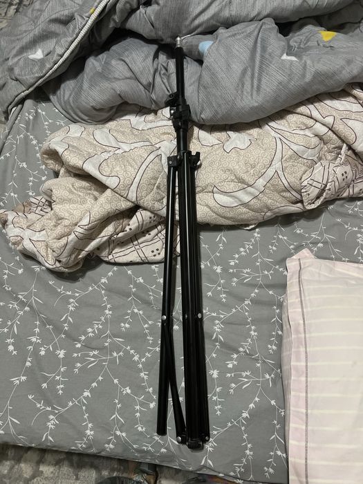 Штатив с лампой продам срочно