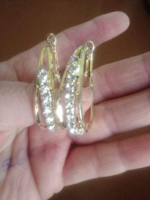 Продаются серьги. Бижутерия.