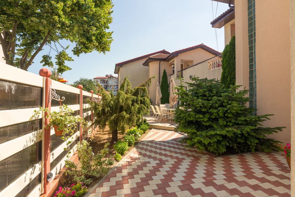 Cazare Costinest Vila Azurului 5 Camere, Locatie Excelenta la doar 60m de Plaja.