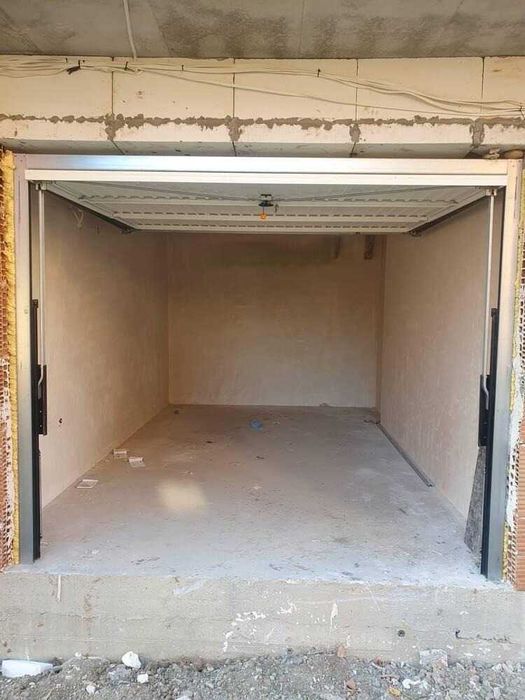 Продава се Тристаен апартамент в Пловдив, Остромила - 82 кв.м за 1307 €/кв.м - Снимка #3