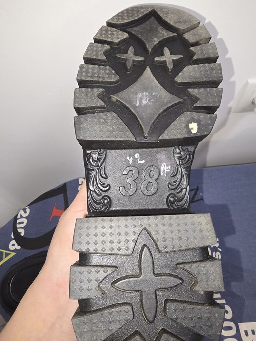 На платформе туфли броги 38рр