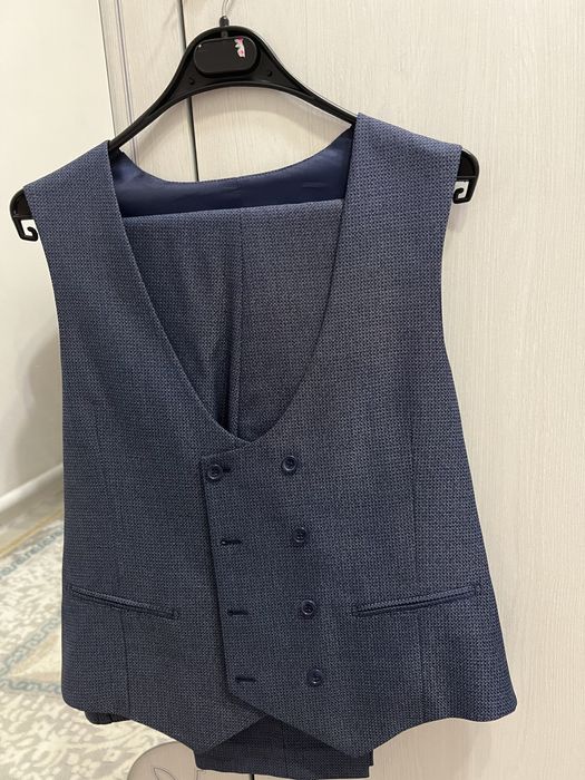 Костюм тройка