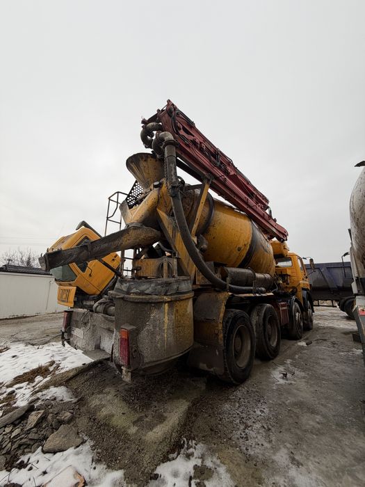 Autobetoniera cu pompa de beton