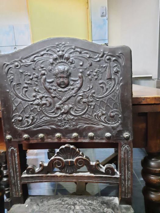 Masa veche cu scaune