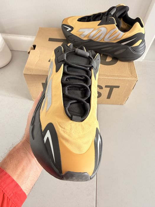 Adidas Yeezy 700 MNVN Honey