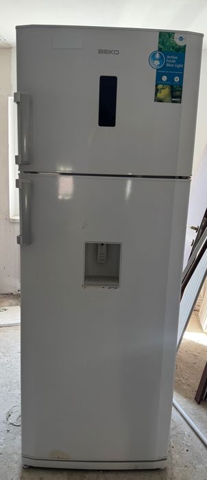 Frigider Beko cu dispenser apa