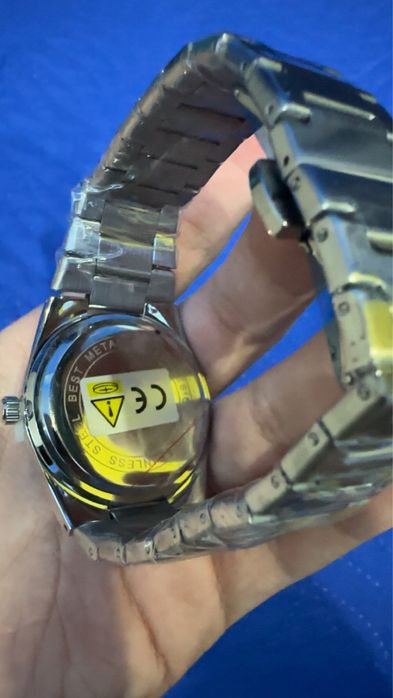 Продавам Часовник Limited Edition Green