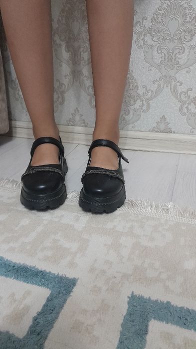 Продам туфли на девочку б/у