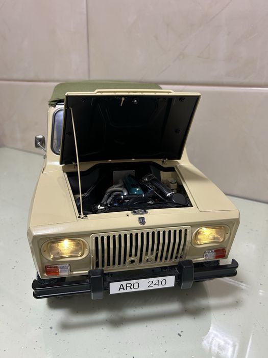 Vand macheta ARO 240 la scara 1:8