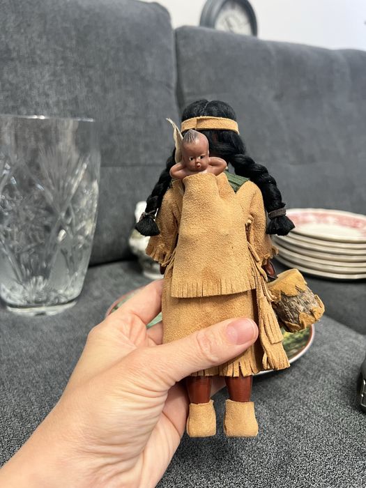 Papusa indianca plastic