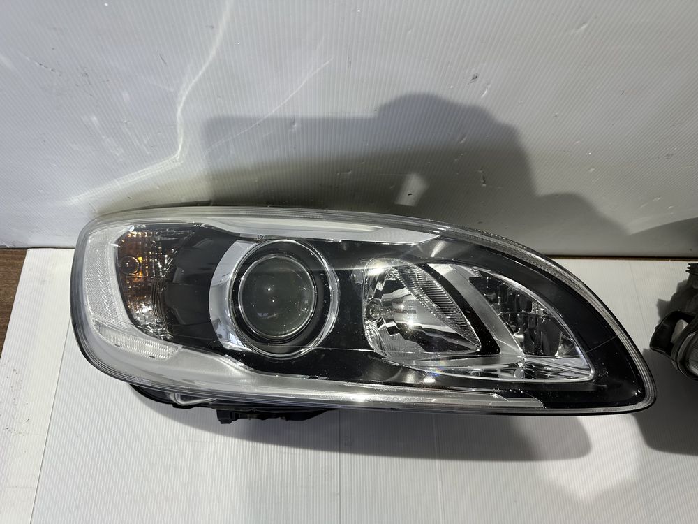 Headlight Xenon RH Volvo S60/V60, 31395902