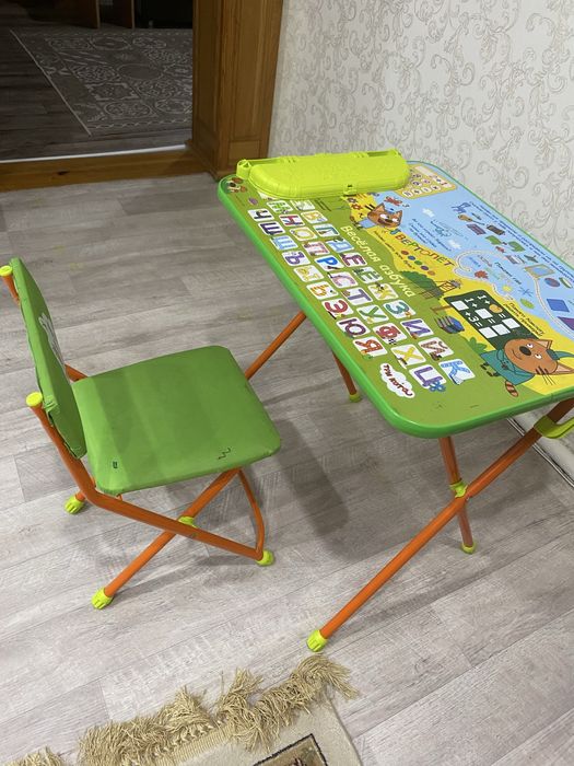 Детский стол и стульчик