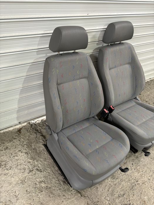Vw Caddy седалки