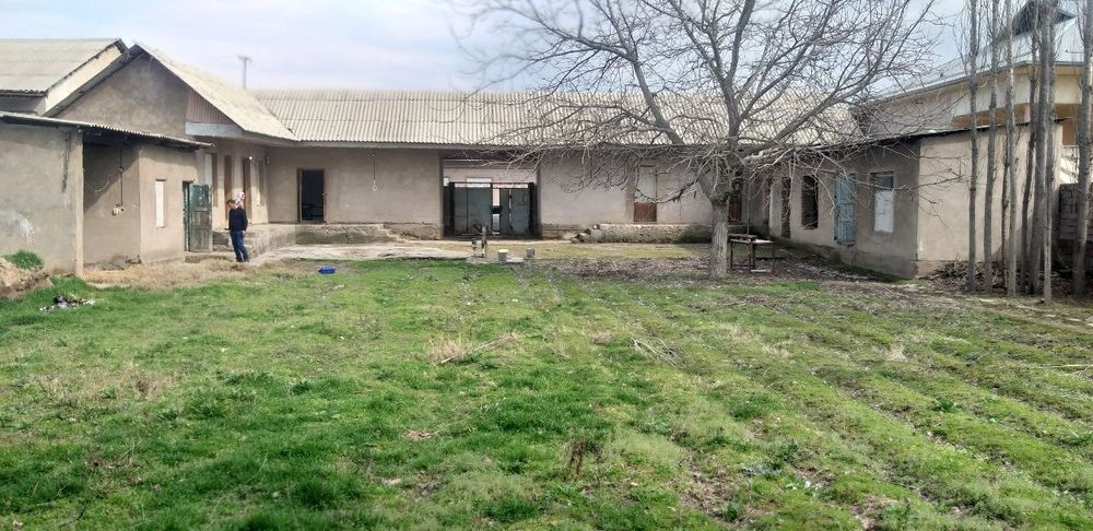 Uy sotiladi 10 sotto Toshkent viloyati Qorasuv  Mebel dokonlar shaxarc